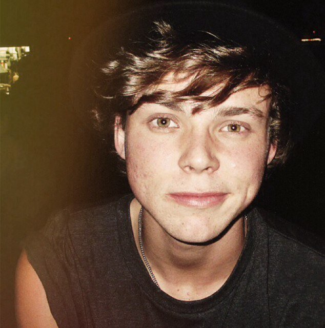 I like bands, aussies, youtubers and tattoos more than you.