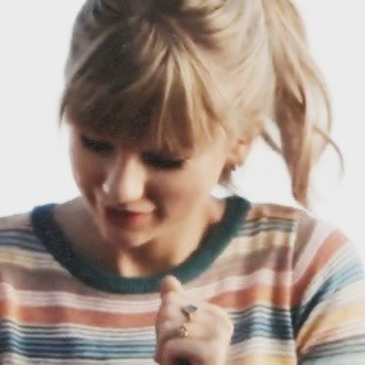 this is a free follow from @silhouettetay follow her and she'll follow back. | pack creds to @wonderfucks