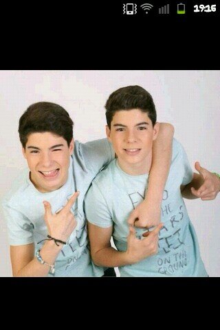 Ojala conociera a Jesus y a Daniel y espero q algun fia me siguieran en Insta y en Twitter Ojalaaaaaaaa