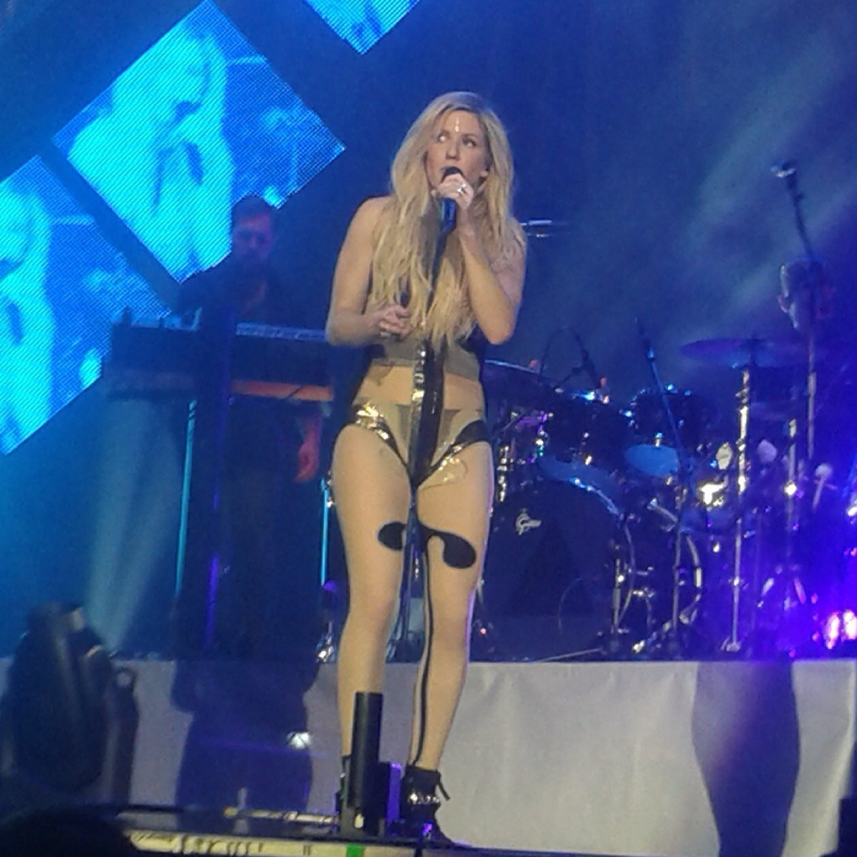 @elliegoulding Saw her twice! 26/8/13, 4/9/13, 5/9/13, 14/9/13, 21/9/13, 9/10/13 1/11/13! In love with @geniebouchard ❤️ #geniearmy x