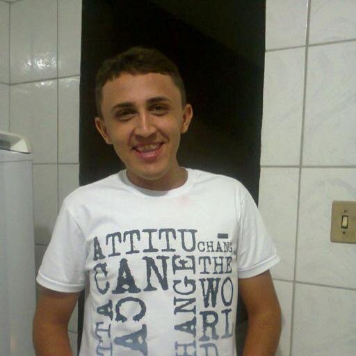 Sei que jamais vou agradar a todos. Nem me preocupo com isso. Quem me conhece, sabe bem. Isso já basta pra mim.