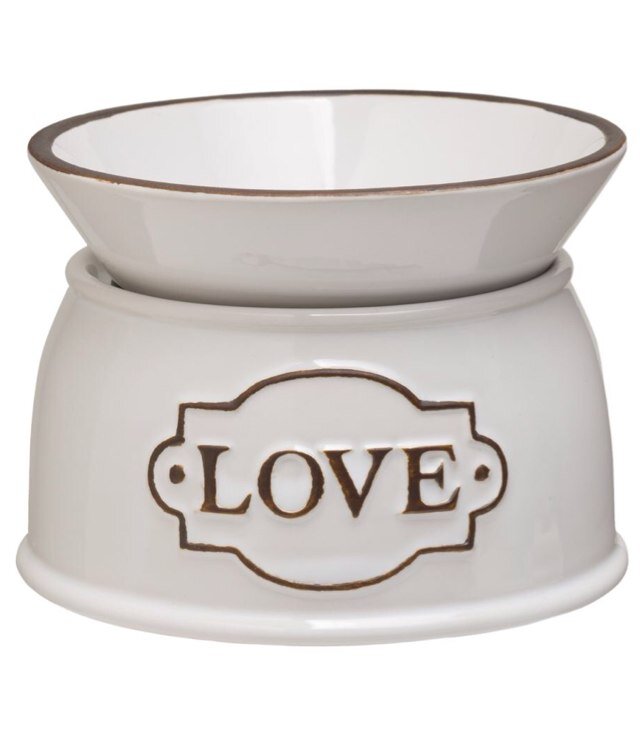 Independant scentsy consultant based in essex. DM me if you see anything you like, I can ship internationally !