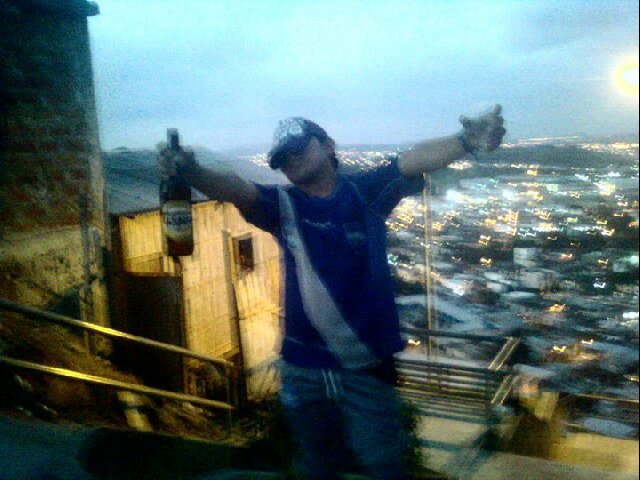 ☂ De la cabeza siempre voy descontrolado, La boca del Pozo a todos lados ,
Me Enamore llevo la camiseta de EMELEC ☂