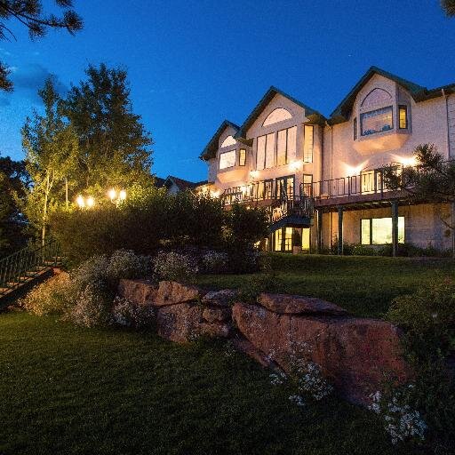 Lionscrest Manor is a private wedding venue, just minutes Denver in the heart of the Foothills.