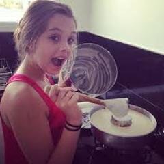 @Larimanoela Pfta    Follow's :  @Bru_nobrega (Linda) @matheusueta (Fofo) (MEU NOME É UNICÓRNIO ) Brinks Fernanda :D @NicholasTorres3 Te Amoo