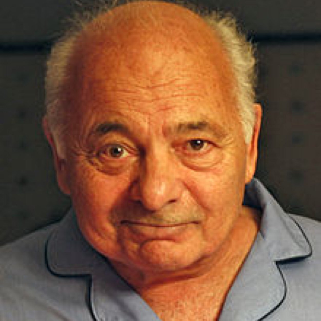 Gerald Tommaso De Louise , attore statunitense di origine italoamericana.