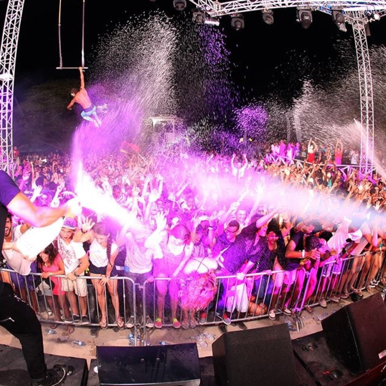 Letting you know about all the insane parties on the beautiful island Curacao!