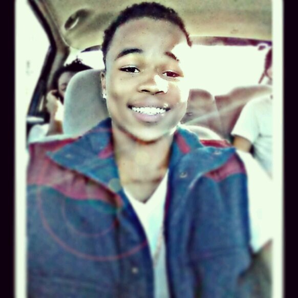 follow me on IG @elishell2015  Kik me@ prettyboy__Eli.  snapchat me@ prettyboi_eli