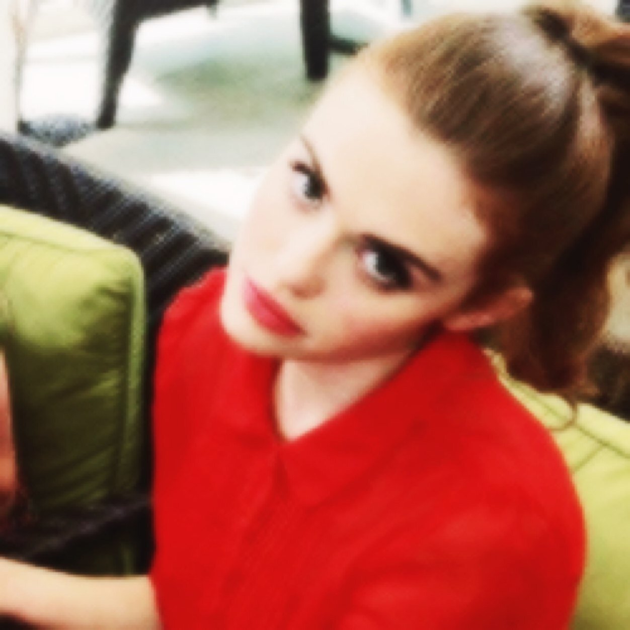 Go and follow @smokyariana i promise you youre not gonna die youre just gonna press a button