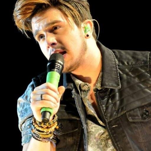 ser fã nao e ter um idolo so na parede do seu quarto ,ser fã e ter ele principalmente dentro do seu coraçao @luansantana