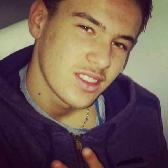 Suit moi J'te Fuis .. Fuis moi UNE autre me Suit #TeamYeuxVert Snap: Rywan91 Kik : Toushkar 5/10/2012 ALLAH Y RAHMO ABOU