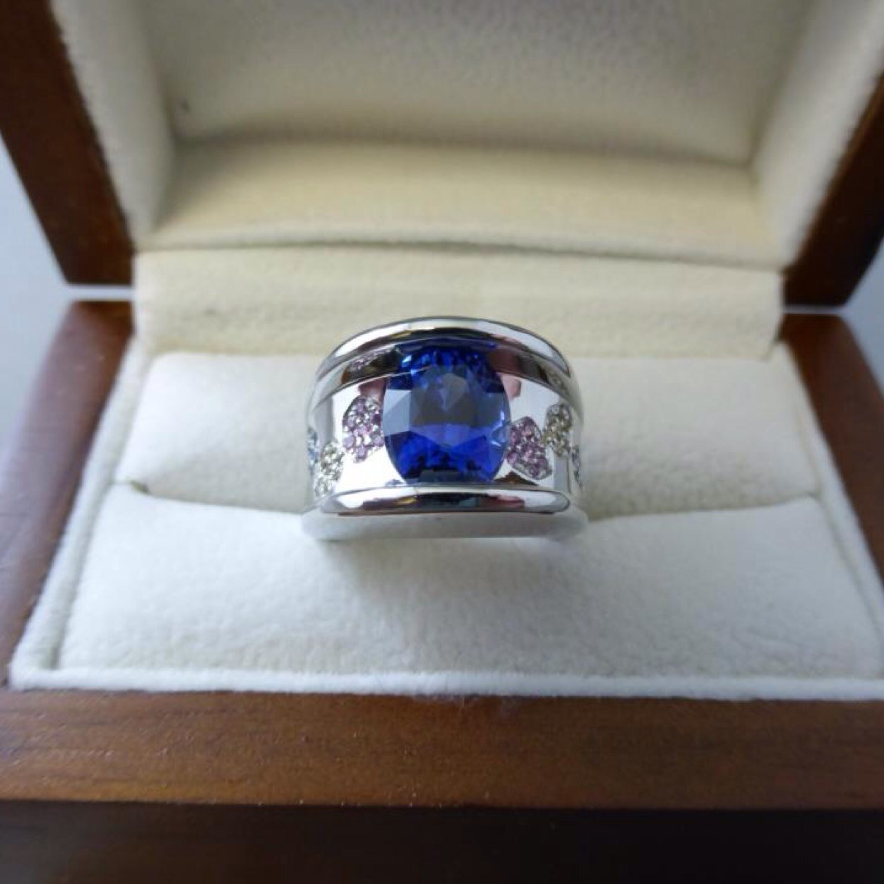 edwardsoye's profile picture. Goldsmith, jeweller, gemmologist, custom workshop 403-651-6703