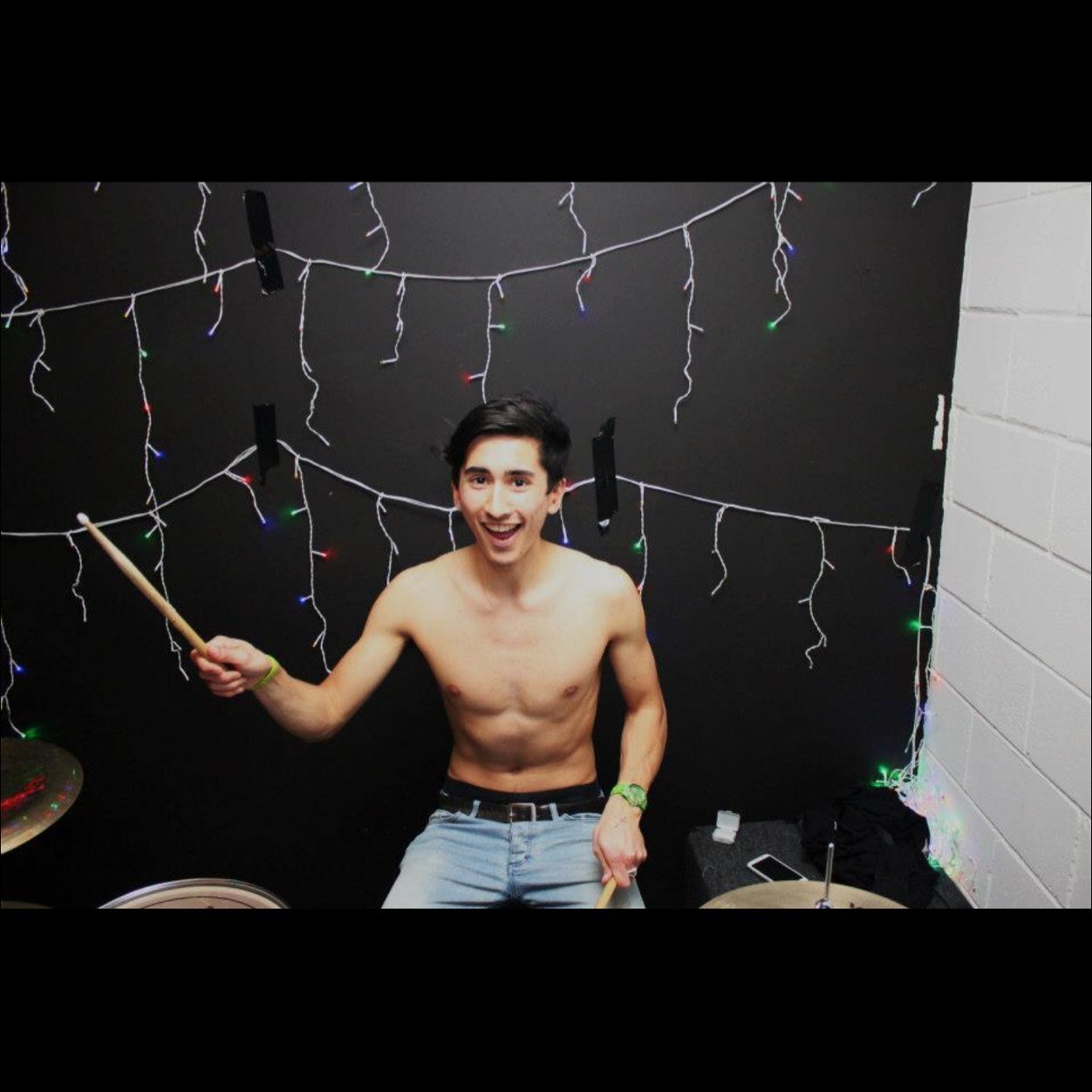 Pat | 19 | Drummer for Brightener | Hobbies are women, girls, chicks and babes!!