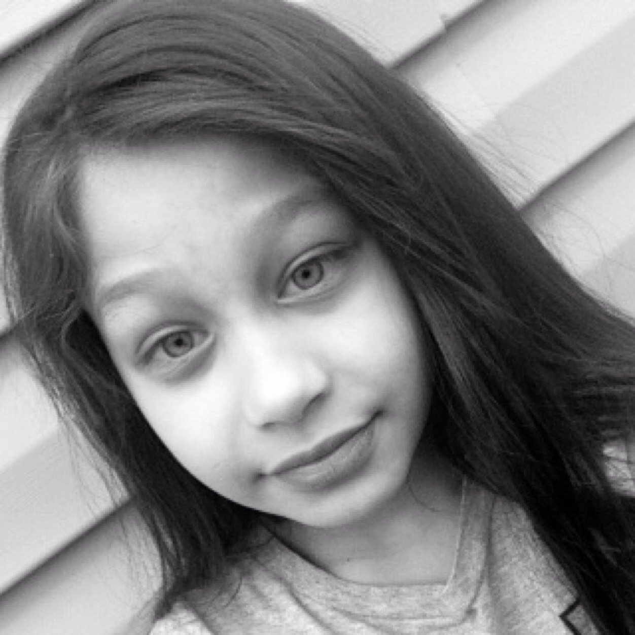 i really need more follows so please follow me and i will follow you back
have a nice day