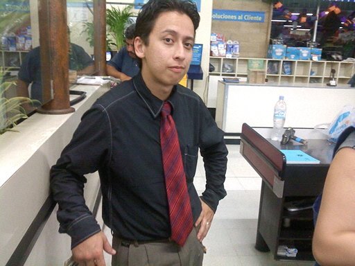 Soy de esos hombres que aun se ensucian el saco por una dama