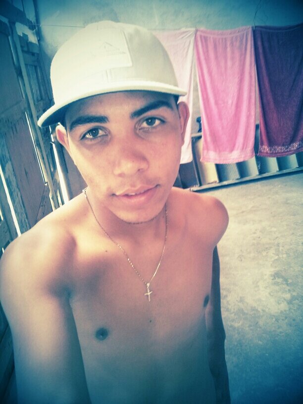 Quero para mim o espírito desta frase,
transformada a forma para a casar com o que eu sou:
Viver não é necessário; o que é necessário é criar.