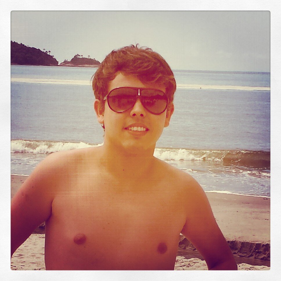 Gosto de viver a vida com intensidade,sem medo,cada dia um novo dia ))**