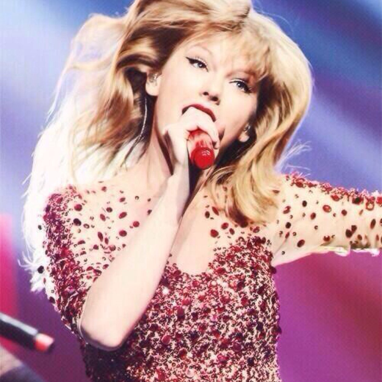 Swiftie since the begining who just decided to make a fan account one day. Also @13_peacock