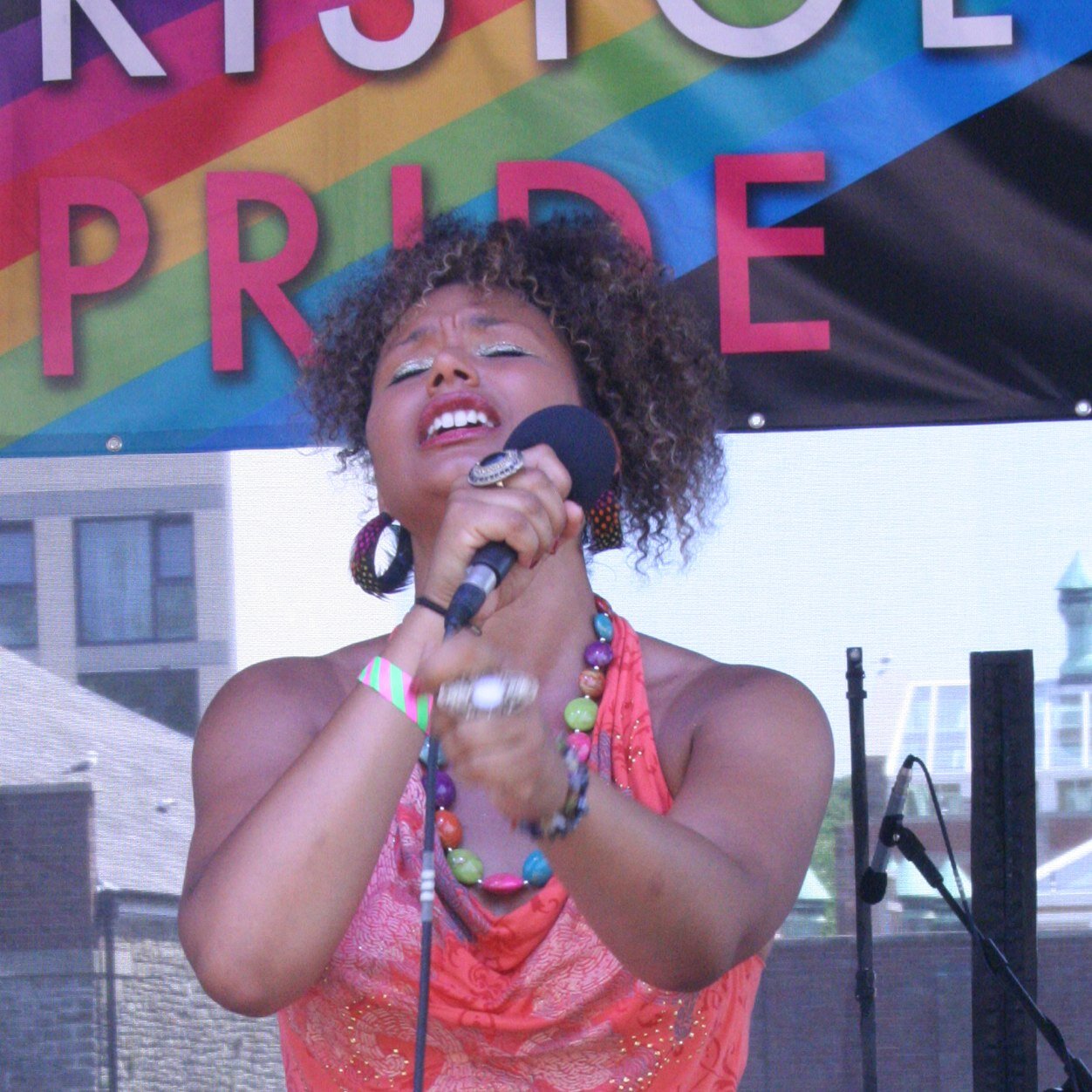 Soul Freedom Live, resides in Bristol UK, a fusion of art,soul, spoken word and urban. It's a family affair.