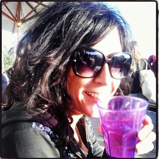 Hello,I am an interior designer.working with my husband. he is a creative architect We live in Rome.I work on design, art,  jewelry, and corporate  image .