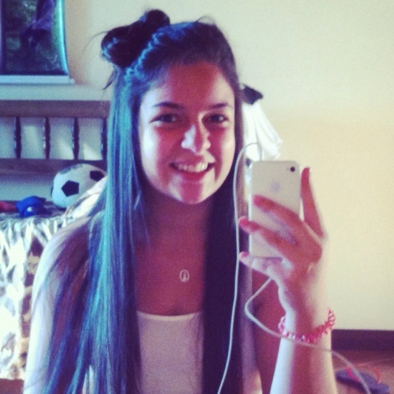 FeerSantEssp's profile picture. E que minha loucura seja perdoada. Porque metade de mim é amor... e a outra metade também.