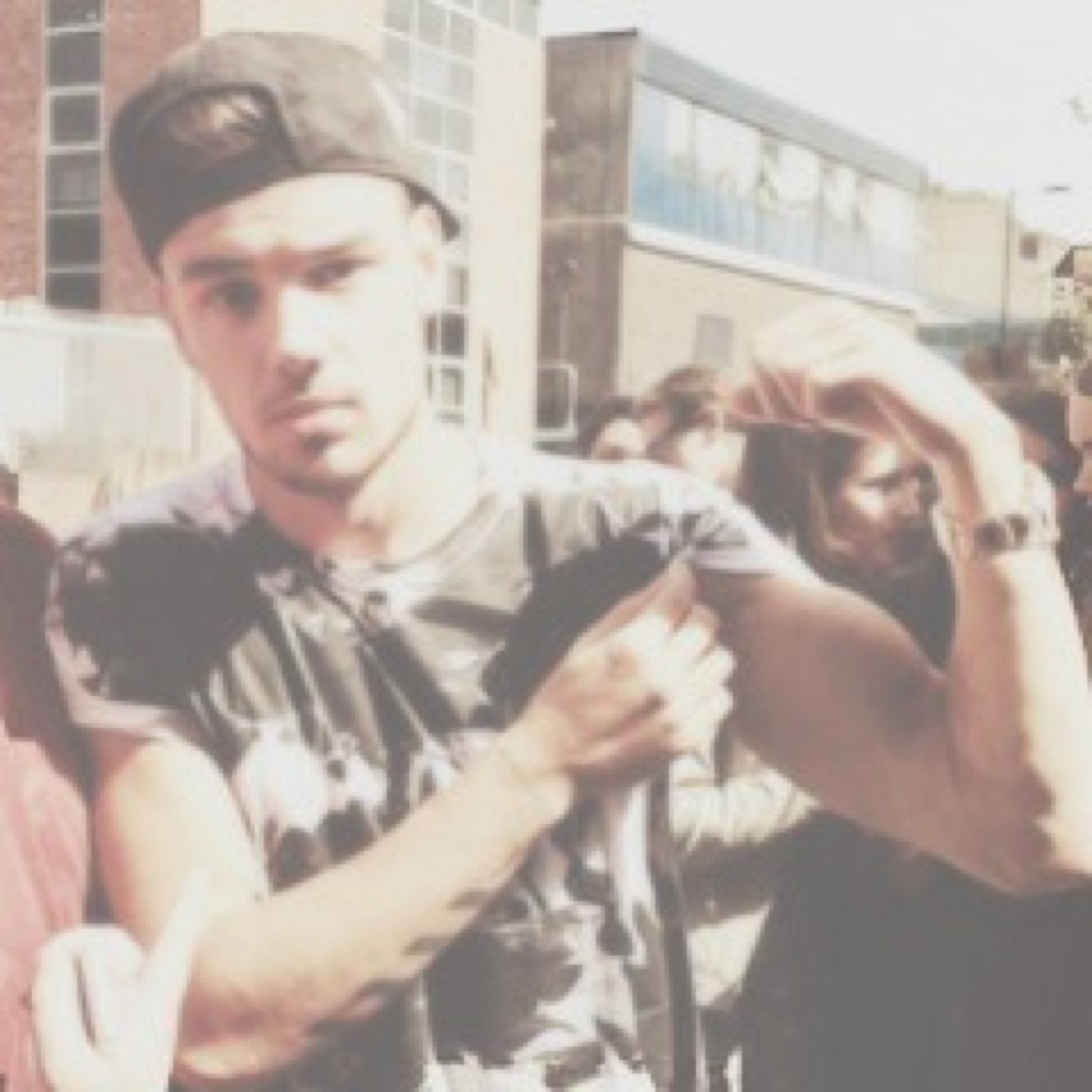 1/5 of One Direction. | I'm just going by day to day, not taking anything too seriously. That's just me. | FL/RP.