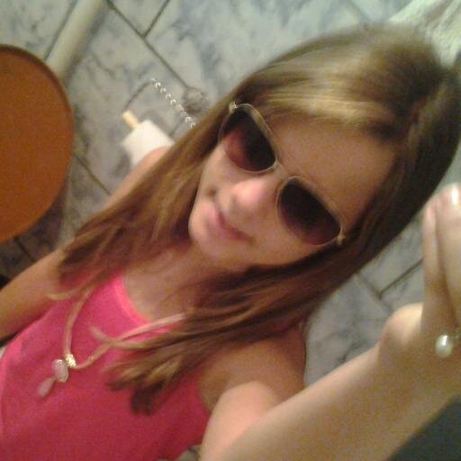 KIDRAUHL ontem JUSTIN BIEBER hoje o tempo passa' e com ele o meu JUSS vai junto mais a minha  esperança de que ainda vou CONHECER ELE nao vai com o tempo :)