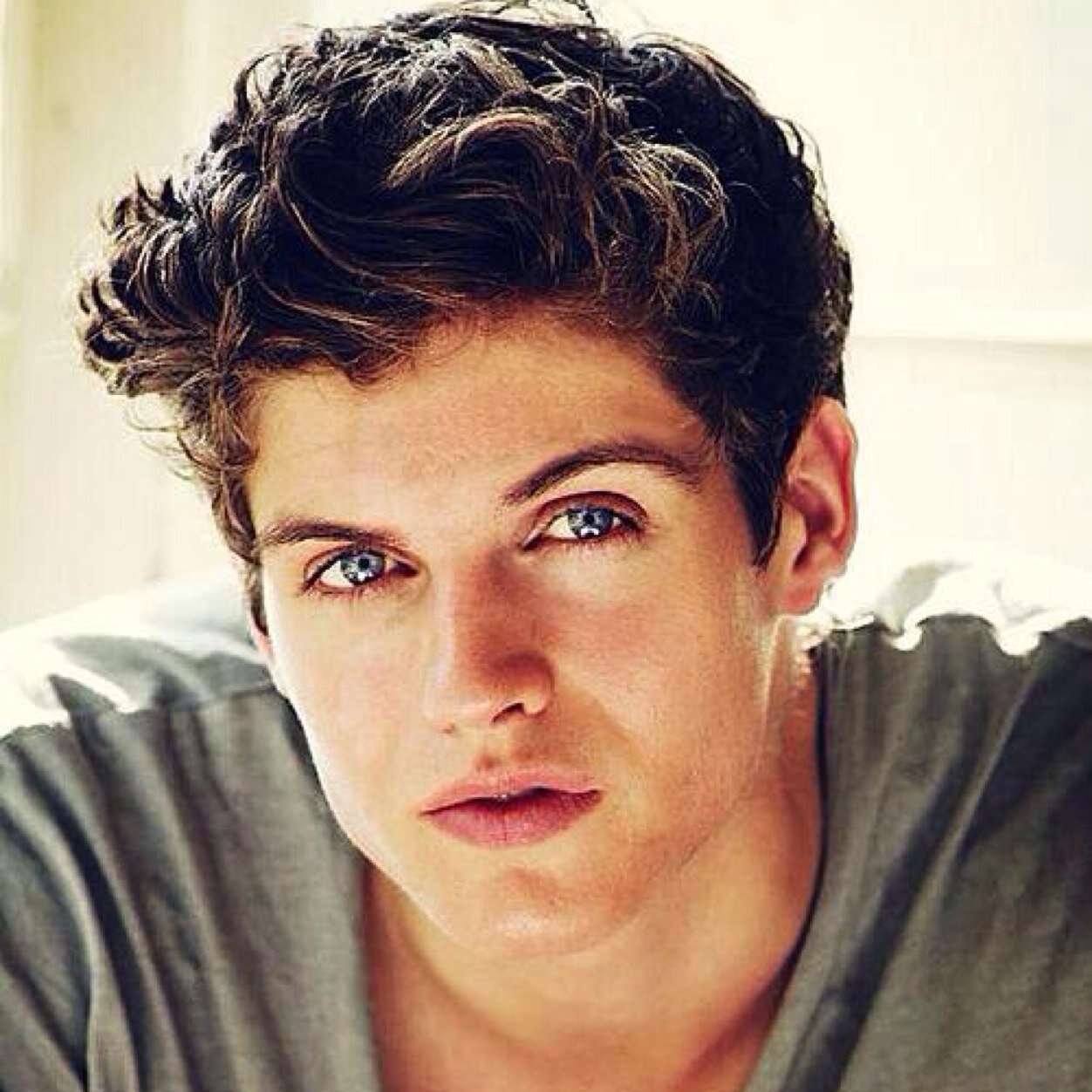 Hey guys i'm Isaac bi rp 18 (married) to my queen @lydiamartin____ she is my world touch her and i hurt you #lyisaac