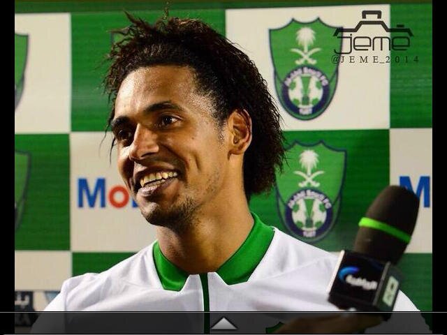 بينَ الأخضرٌ والآبيض تجدنٌي ٱرسم ملامَح عشق منذٌ الطفولھ..#ahli