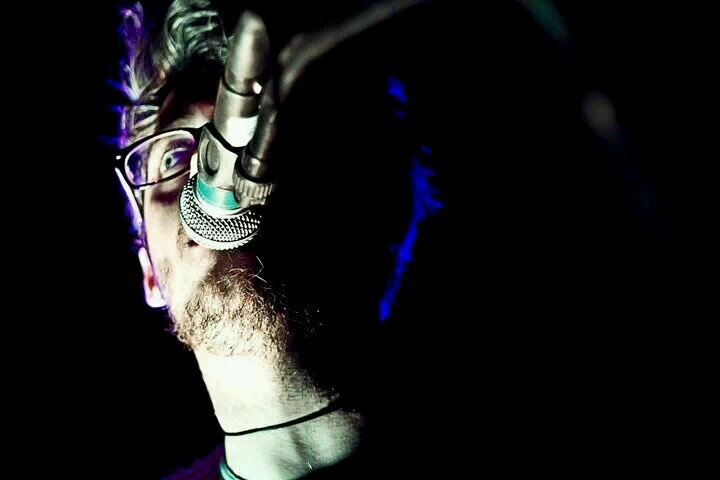 I make music and doodle.

Black Magnet @bl4ckm4gnet
HARGLOW / @harglowband
AP=Chem
TRPQWN @trapqueenokc