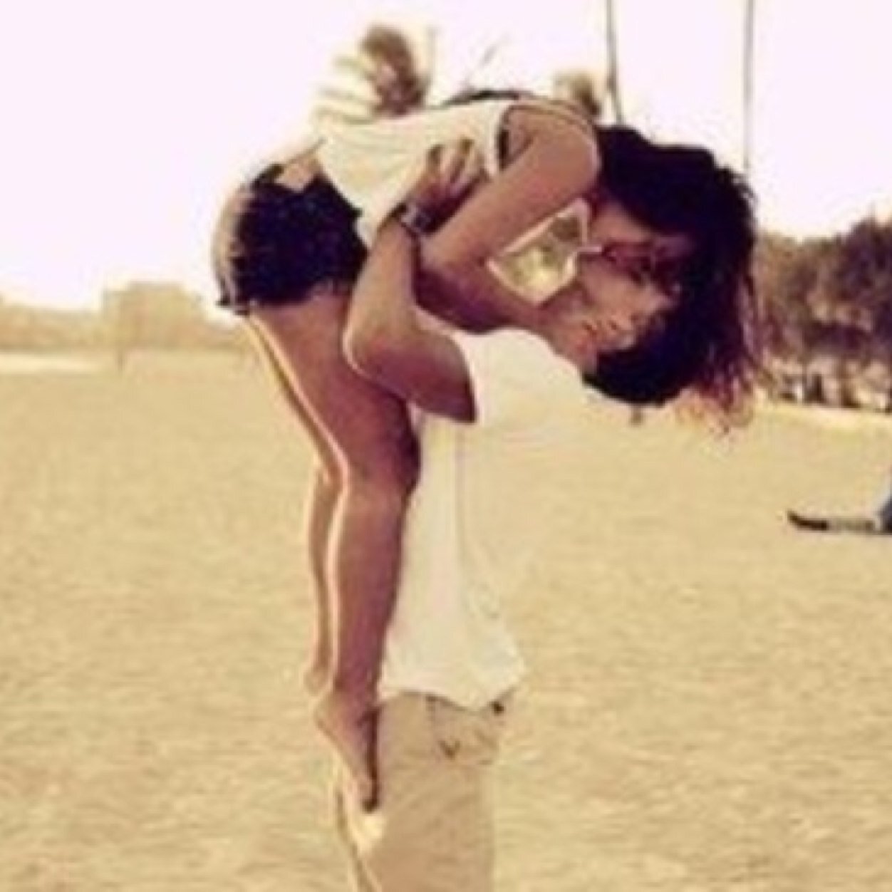 DM me to share SEK's cutest couples, crushes, and give your opinion on who should be more than friends!