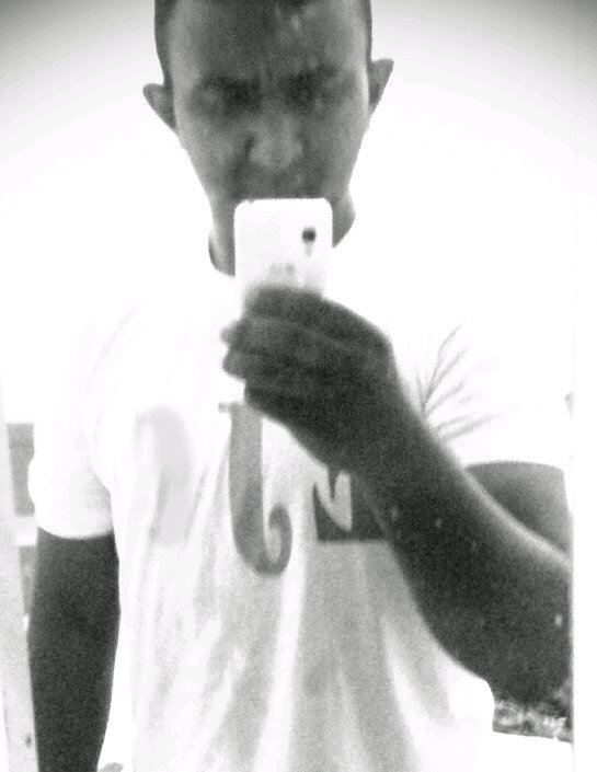 22 Anos, Estudante, Produtor Musical, Web&Designer, um eterno sonhador ... ;)          WhatsApp (88) - 9995-3319