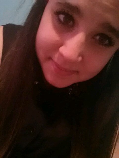 Im just a normal girl who like to meet new people, so come talk to me :)