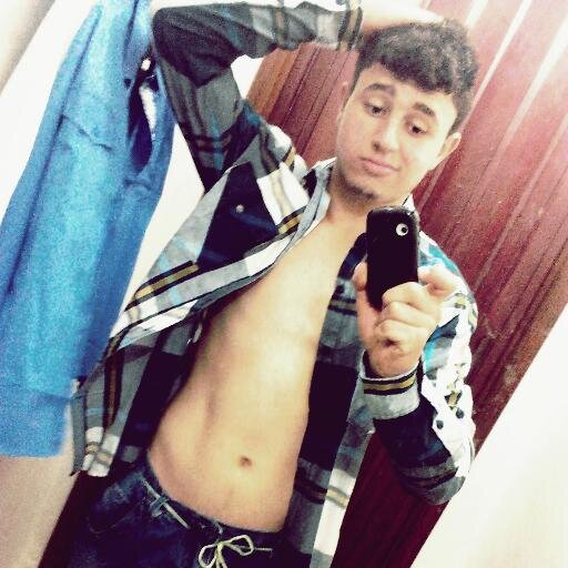 Carinhoso , .. Romanticoo , .. . :D  Dou o meu melhor nao tento ser melhor que ninguem, 
Deus razão de tudo ^^ (Y sz')