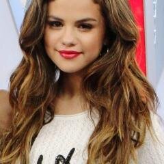 I love Selena Gomez!!!!!!!!!!!!!!!!!!!!! #selenatorrr Cimorelliiii!! #pllfan love those girls they sure can keep secrets ;)