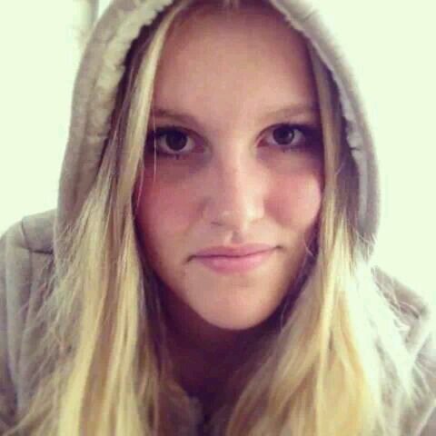Schipperskindje♡//Rotterdammer♡//010 ♡// Zus: @_JuStChAnTaL_ ♡// 2de zusjes: @_SannDeessx @InfinateCutiie_ ♡