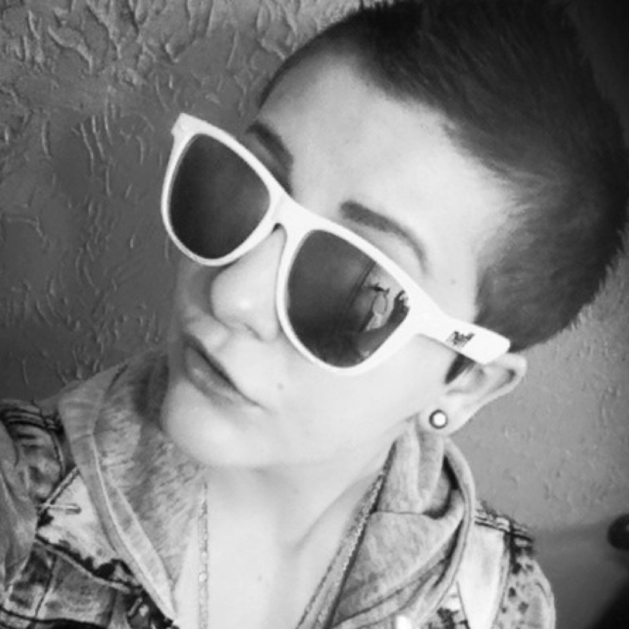 Oh hi, I'm Scarebear. 
17, Pagan, Pansexual, pixie. 
Androgynous.
Nate3
I'm addicted to creepy things, metal shows, and being punk as fuck. 
Love me?
