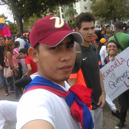 VENEZOLANO DE CORAZON Y OPOSITOR DE ALMA .. ESTAMOS CONTIGO LEOPOLDO LOPEZ SEGUIREMOS EN LAS CALLES .. EL QUE SE CANSE PIERDE.