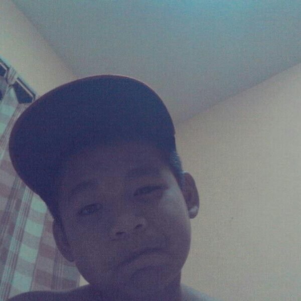 You follow me . I follow u back . Takde istilah tweet famous dalam hidop aku. Semue aku layan . Sapa pon aku layan .