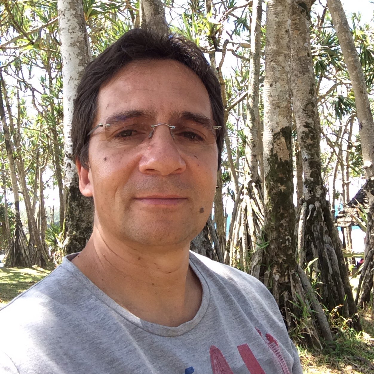 Responsable sécurité à l'ADRC. Réside dans le plus beau village de l'ile: l'Entre-Deux. #digital #taichichuan .Mes tweets n'engagent que moi