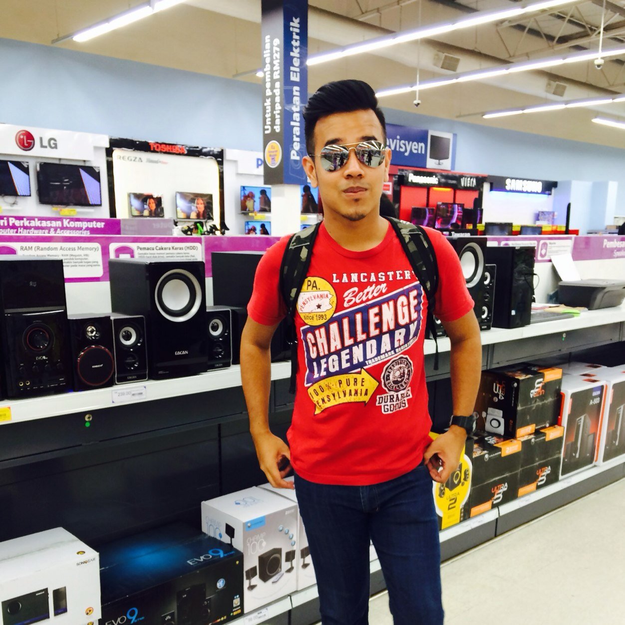 Smart..manusia biasa yg masih d pentas dunia.-Walid