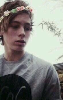 RoomSos945's profile picture. Directioner/ Roomie/ Vampett / 5SOSfamily/ Lovatic/Boybelieber