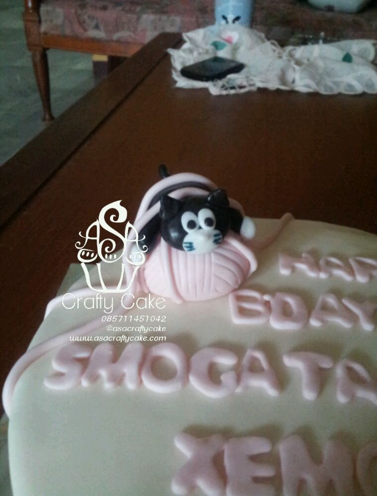 Costumized cupcake and cake, rainbow cake, ombre cake n many more. just bite! :D Tel. 085711451042 Jl.Karyawan II No. 59 Karang Tengah Ciledug Tangerang
