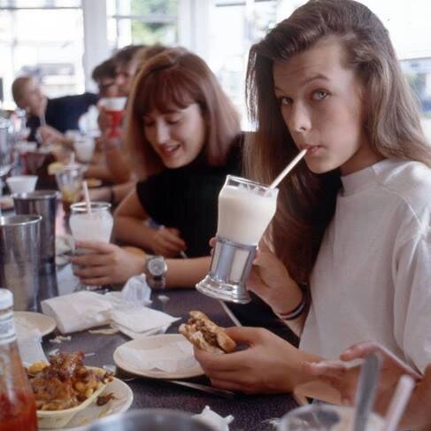 etalecoal's profile picture. Tengo el día lùgubre, como el museo este de Parìs.