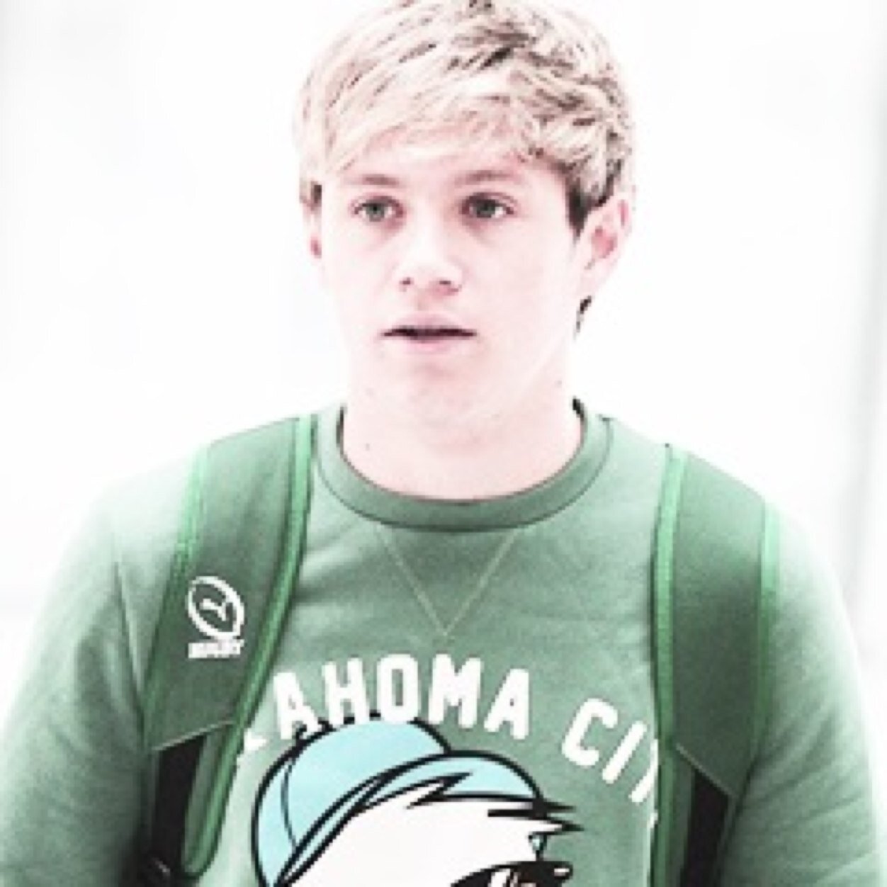 crybczniam's profile picture. PLEASE FOLLOW @VHSNIALL BC THEY GAVE YOU A FREE FOLLOW :) x