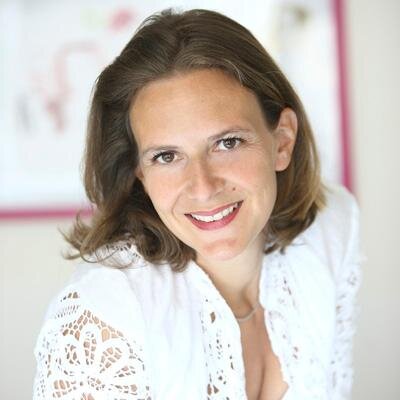 Florence Escaravage, the no.1 love counselor in France, is the creator of Love Intelligence, a 5-step method to help you get your love life back on track.