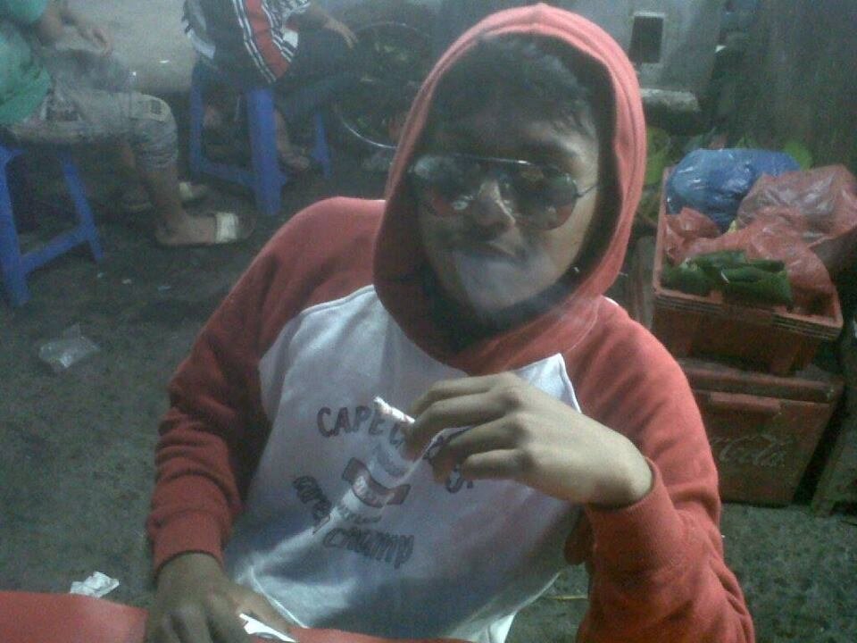 Perakit tutak menci.Penikmat daging bernawit.