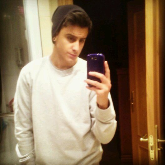 18 . Nito | Director de Marketing y Gestion .Mi corazon esta en !BaBuinzZ! Corazon Blanco Hala Madrid