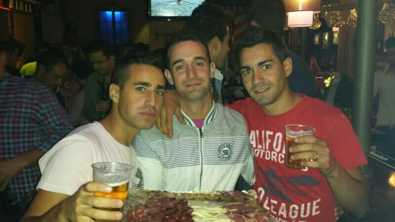sufrimos el  castigo del destino con lo bonita y corta que es la vida debiéramos de ser mejor amigos