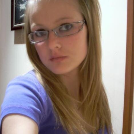 PatronaLuisa's profile picture. #Madrid. Aprendí que no se puede dar marcha atrás, que la esencia de la vida es ir hacia adelante. La vida, en realidad, es una calle de sentido único.